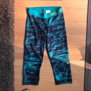 Nike pro cropped workout tights